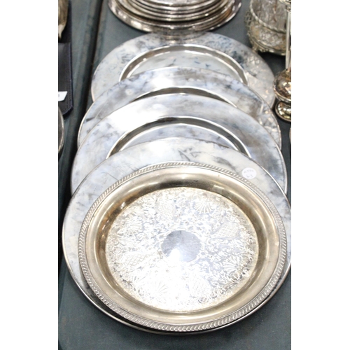 291 - A LARGE QUANTITY OF SILVER PLATED ITEMS TO INCLUDE TRAYS, CANDLEABRAS, TWO CONDIMENT SETS WITH GLASS... 