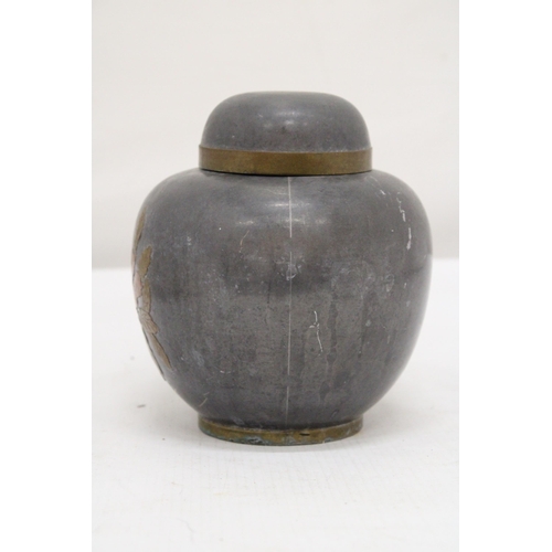 293 - A VINTAGE PEWTER CHINESE GINGER JAR AND LID WITH BRASS DESIGN, HEIGHT 14CM