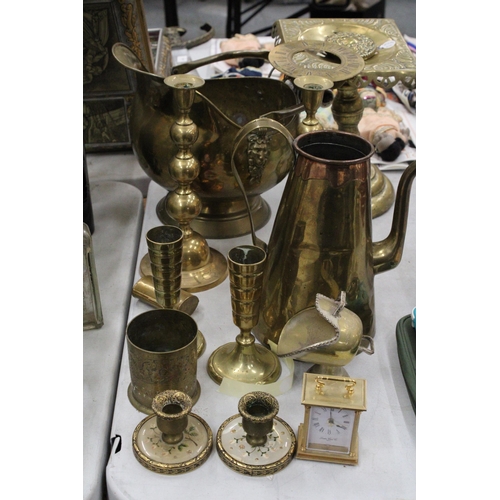 313 - A COLLECTION OF VINTAGE BRASSWARE TO INCLUDE A COAL BUCKET, LARGE TRIVET, JUG, CANDLESTICKS, MANTLE ... 