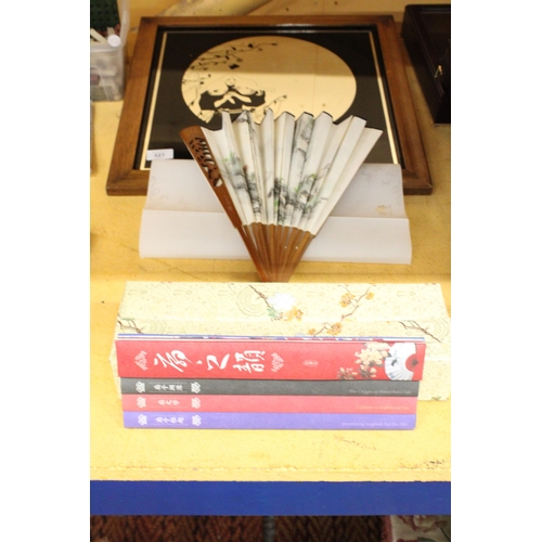 326 - A TRADITIONAL CHINESE FAN IN A BOX WITH A BOOKLET OF THE HISTORY OF FANS WITH POSTAGE STAMPS