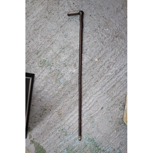 339 - A WALKING STICK WITH A HALLMARKED SILVER FINIAL