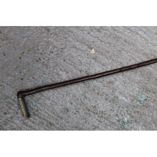 339 - A WALKING STICK WITH A HALLMARKED SILVER FINIAL