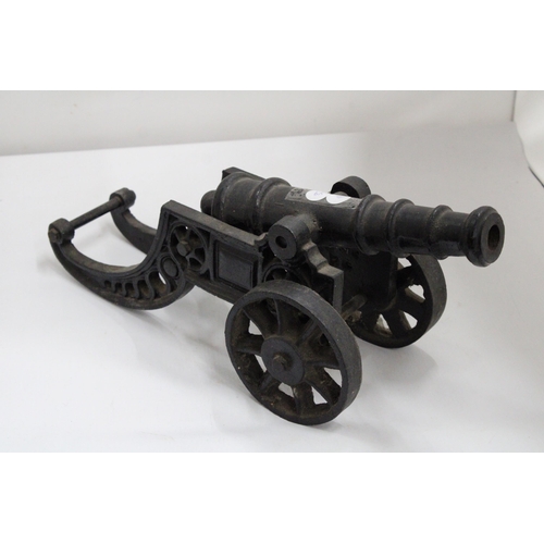 347 - A HEAVY VINTAGE CAST IRON CANON, HEIGHT 19CM, LENGTH 44CM