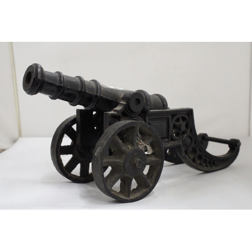 347 - A HEAVY VINTAGE CAST IRON CANON, HEIGHT 19CM, LENGTH 44CM