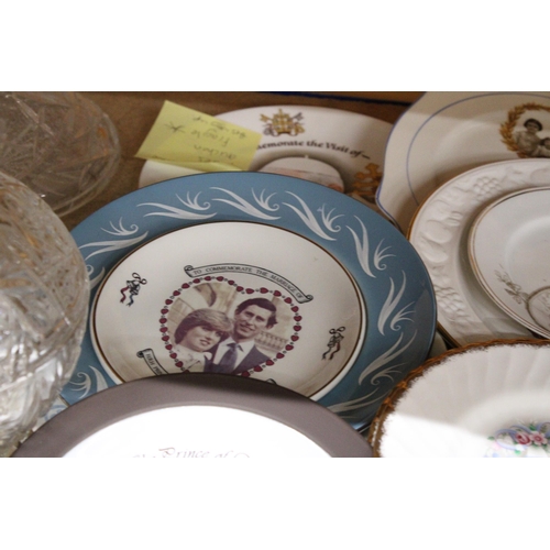 387 - A COLLECTION OF COMMEMORATIVE PLATES