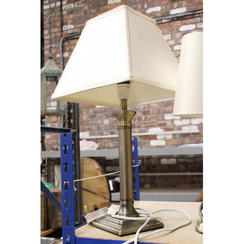 390 - THREE BRASS STYLE TABLE LAMPS ONE WITH A COLUMN BASE, ALL WITH SHADES