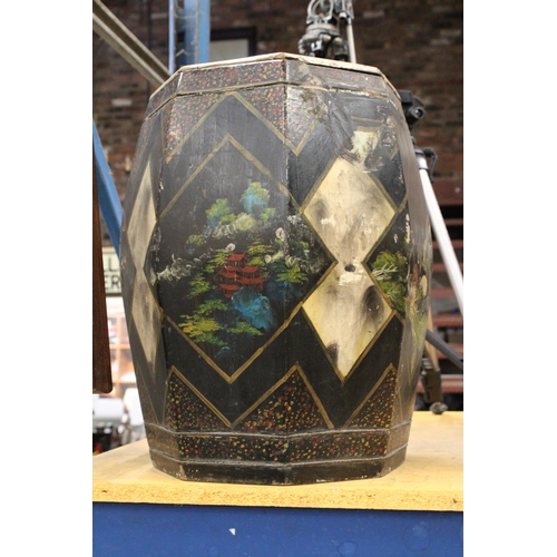 404 - A VINTAGE CHINESE PAPIER MACHE BARREL WITH HANDPAINTED DECORATION, HEIGHT 44CM