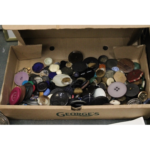 408 - A QUANTITY OF VINTAGE BUTTONS