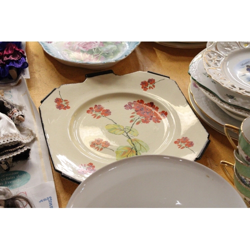 435 - A MIXED LOT OF CERAMICS TO INCLUDE COLLECTABLE PLATES, MINTON TEA CUPS,A BURLEIGH WARE SERVING TUREE... 