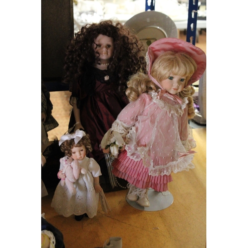 439 - A LARGE QUANTITY OF DOLLS TOGETHER WITH A BOXED PAVILION GIFTS CO. ORNAMENT, A ROYAL WORCESTER CUP A... 