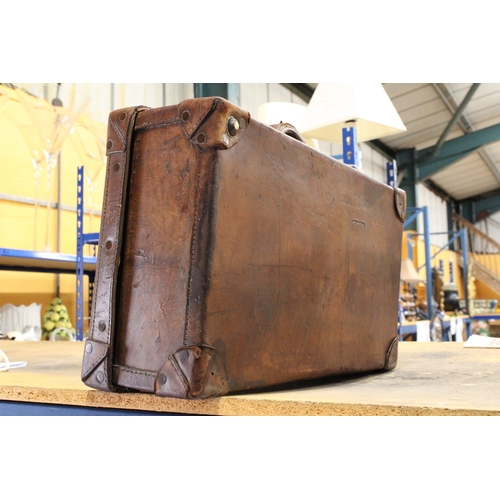 441 - A VINTAGE LEATHER SUITCASE