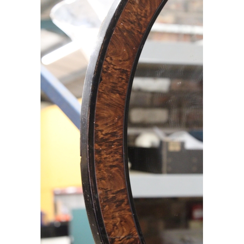 442 - A VINTAGE OVAL MIRROR