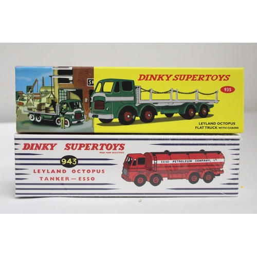 453 - TWO ATLAS DINKY MODELS TO INCLUDE, A 935 LEYLAND OCTOPUS FLAT TRUCK WITH CHAINS AND A 943 LEYLAND OC... 