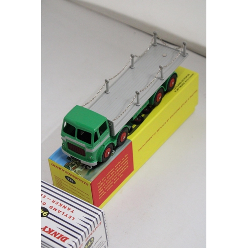 453 - TWO ATLAS DINKY MODELS TO INCLUDE, A 935 LEYLAND OCTOPUS FLAT TRUCK WITH CHAINS AND A 943 LEYLAND OC... 