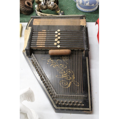 467 - A VINTAGE AUTOHARP