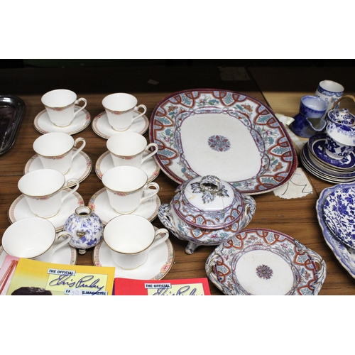 1002 - A QUANTITY OF ROYAL DOULTON 'DARJEELING' CUPS AND SAUCERS, A LARGE VINTAGE PLATTER, ETC