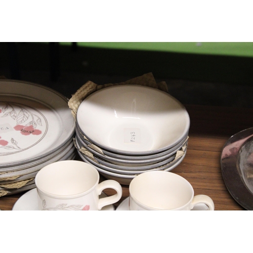 1026 - A VINTAGE SIX PLACE SETTING TEASET