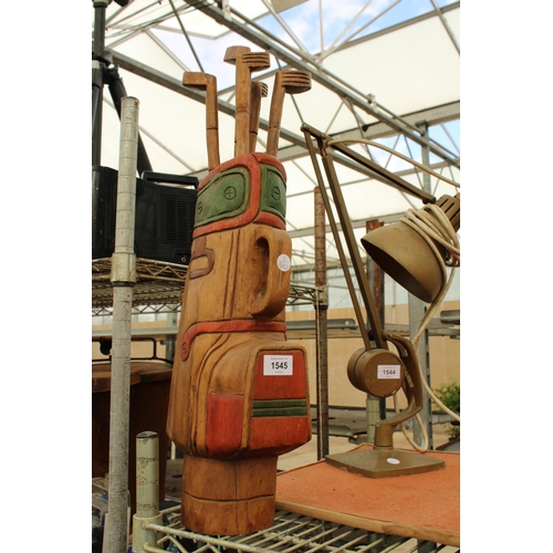 1545 - A DECORATIVE TREEN CARVED GOLF BAG WITH FIVE MINIATURE GOLF CLUBS