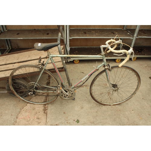 1664 - A VINTAGE PUCH ROAD BIKE WITH 10 SPEED GEAR SYSTEM