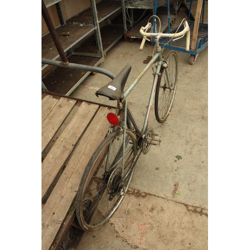 1664 - A VINTAGE PUCH ROAD BIKE WITH 10 SPEED GEAR SYSTEM