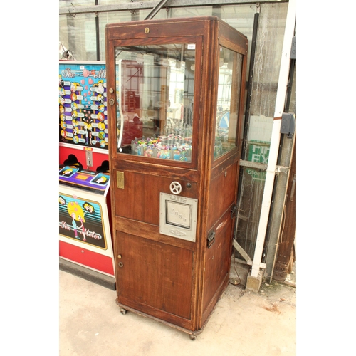 1894 - AN ORIGINAL ANTIQUE CIRCA 1930'S PENNY ARCADE CRANE GRABBER MACHINE