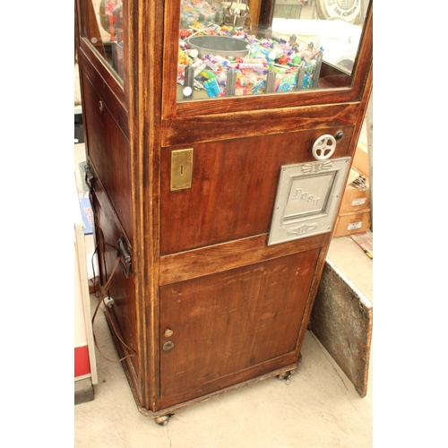 1894 - AN ORIGINAL ANTIQUE CIRCA 1930'S PENNY ARCADE CRANE GRABBER MACHINE