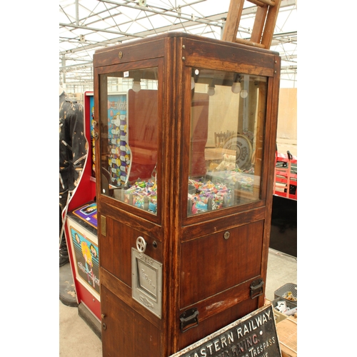 1894 - AN ORIGINAL ANTIQUE CIRCA 1930'S PENNY ARCADE CRANE GRABBER MACHINE