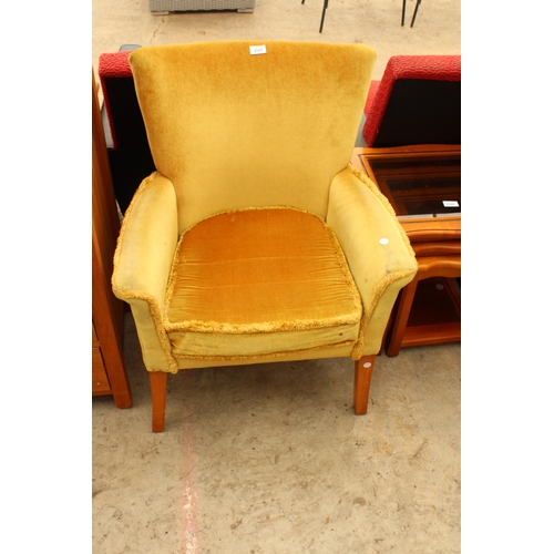 2585 - AN UPHOLSTERED BEDROOM CHAIR