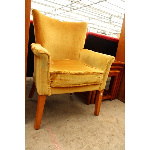 2585 - AN UPHOLSTERED BEDROOM CHAIR