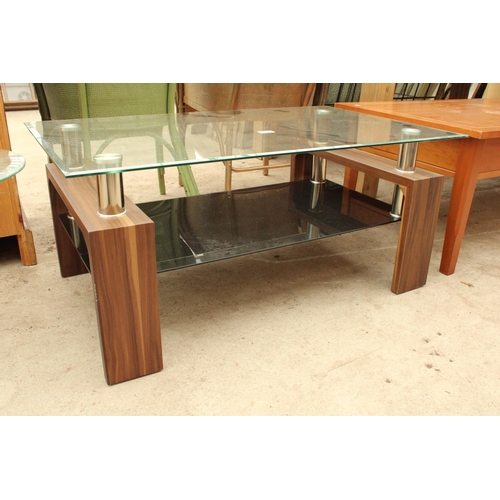 2621 - A TWO TIER GLASS COFFEE TABLE 39