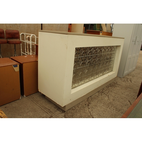 2673 - A PAINTED BAR UNIT WITH EMBOSSED METAL TILE EFFECT SUNKEN PANEL 70