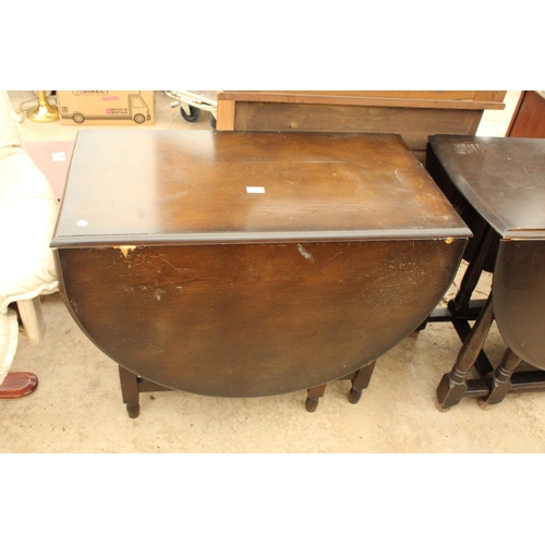 2701 - A MID 20TH CENTURY GATE LEG TABLE ON TURNED LEGS 58