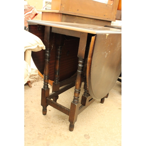 2701 - A MID 20TH CENTURY GATE LEG TABLE ON TURNED LEGS 58