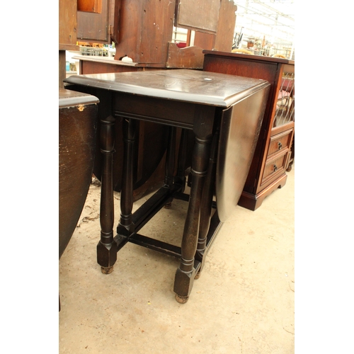 2702 - A MID 20TH CENTURY GATE LEG TABLE ON TURNED LEGS 58