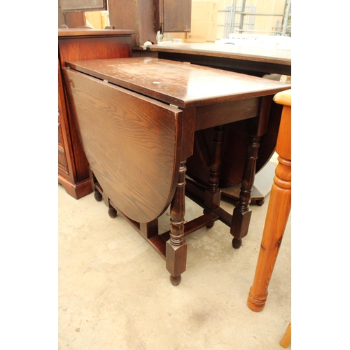 2703 - AN OAK GATE LEG DINING TABLE ON TURNED LEGS 60