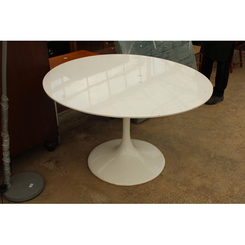 2740 - A RETRO ARKANA STYLE TULIP DINING TABLE, 47.5