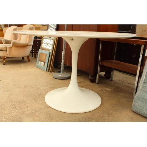 2740 - A RETRO ARKANA STYLE TULIP DINING TABLE, 47.5