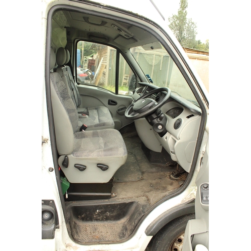 3395 - A RENAULT MASTER MM35DCI 100 ABS VAN WITH RACKING IN THE BACK KITTED OUT WITH RACKING FOR TRANSPORTI... 