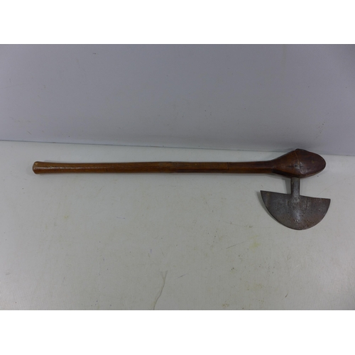 301 - A VINTAGE AFRICAN AXE LENGTH 58CM