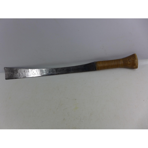 302 - A VINTAGE POSSIBLY BURMESE MACHETTE LENGTH 67CM