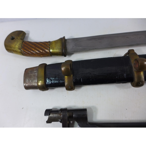 311 - A 20TH CENTURY RUSSIAN SHASHKA SWORD AND SCABBARD WITH INTEGRAL BAYONET, 80CM BLADE, LENGTH 97CM