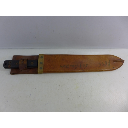 313 - A BRITISH ARMY MACHETTE AND SCABBARD, 38CM BLADE, SCABBARD STAMPED 1973, LENGTH 54CM