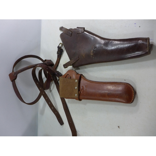 352 - AN EARLY TO MID 20TH CENTURY MILITARY LEATHER REVOLVER HOLSTER, LEATHER STRAPS AND LEATHER HUNTER HO... 