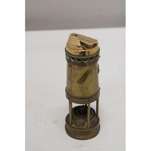 220 - A VINTAGE, E THOMAS AND WILLIAMS, AMBRIAN WORKS BRASS MINERS LIGHTER, HEIGHT 17CM