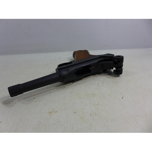 365 - A BOXED BLANK FIRING 8MM LUGER 08 PISTOL, 10CM BARREL, LENGTH 22CM