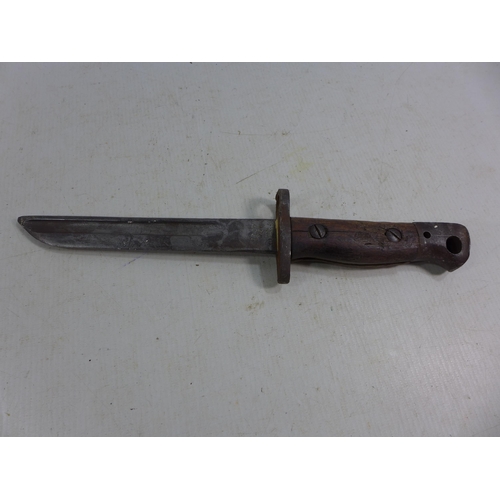 367 - A WORLD WAR I 1907 PATTERN CUT DOWN BAYONET, POSSIBLY FOR TRENCH FIGHTING, 17CM BLADE, LENGTH 29CM