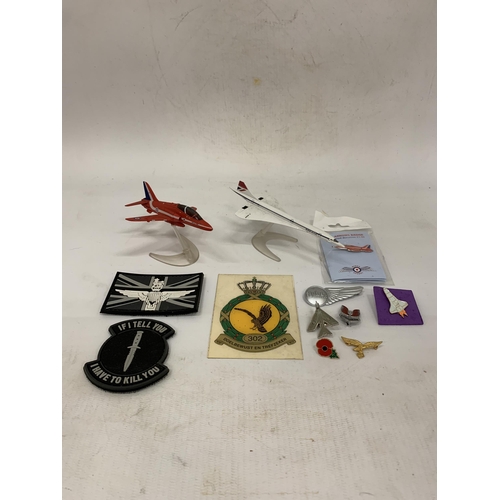 109 - A MIXED LOT TO INCLUDE TWO MODEL AIRCRAFTS - CONCORDE AND RAF, PIN BADGES TO INCLUDE RED ARROWS ETC.... 