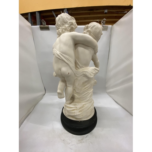 15 - A GUISEPPE BESSI STYLE SCULPTURE OF TWO CHILDREN - 53 CM