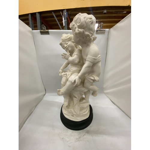 15 - A GUISEPPE BESSI STYLE SCULPTURE OF TWO CHILDREN - 53 CM