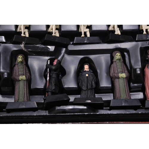 189 - A STAR WARS EPISODE I CHESS SET